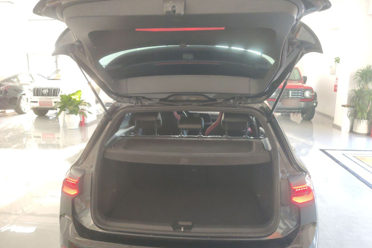 大众 高尔夫GTI 2023款 380TSI DSG GTI机舱底盘23