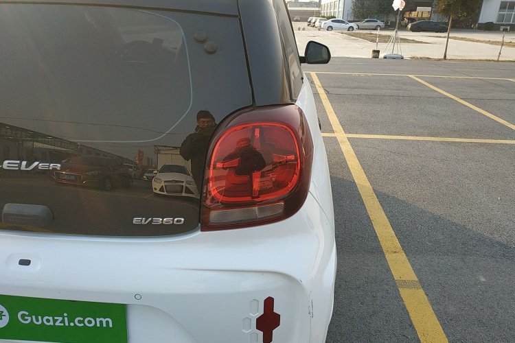 荣威 科莱威CLEVER 2022款 311km元气啵啵版车身外观9