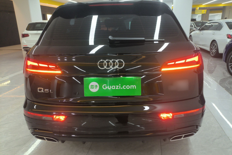 奥迪Q5L 2025款 45周年典藏版 45 TFSI 豪华动感型车身外观6