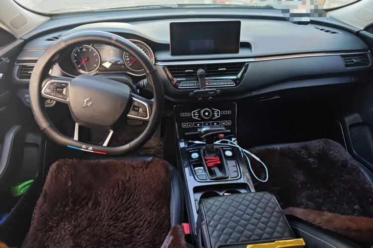 红旗H5 2018款 30TD 型动版中控内饰12