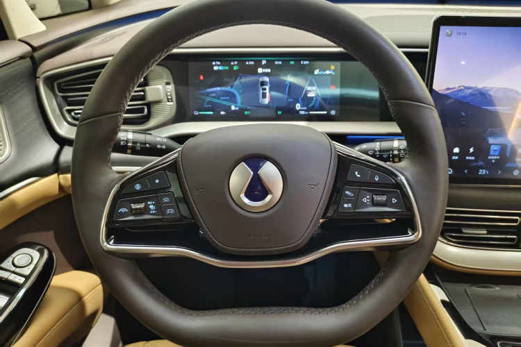 腾势D9 2024款 DM-i 980 四驱旗舰型中控内饰7002