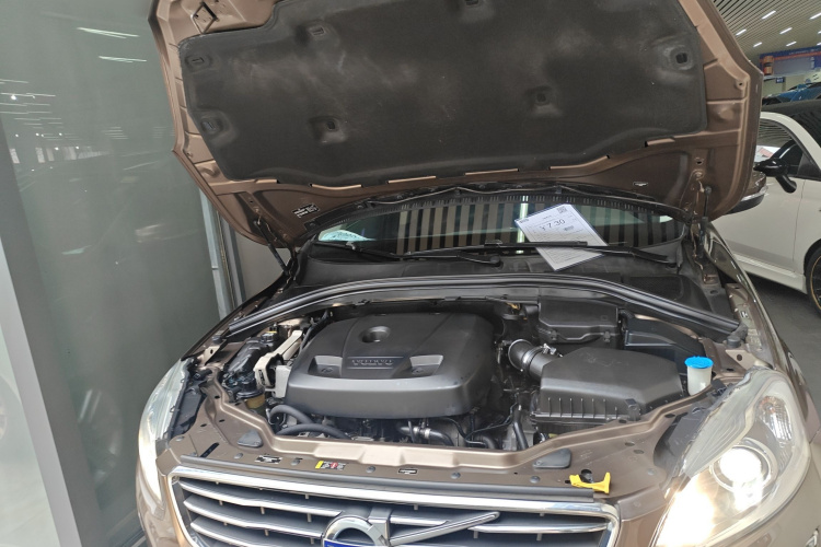 沃尔沃XC60 2016款 T5  智远版机舱底盘24