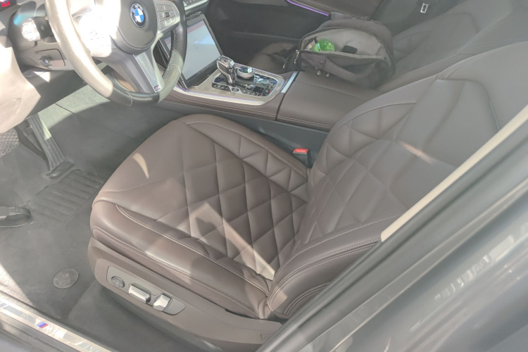 宝马X5 2022款 xDrive 30Li 尊享型M运动套装中控内饰19