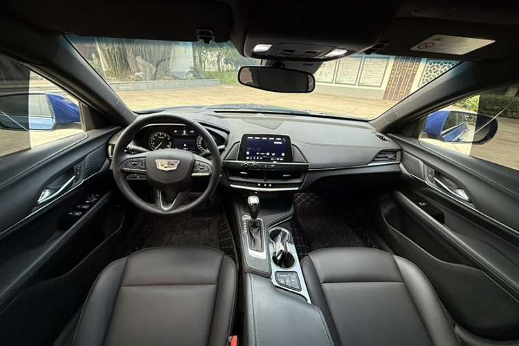 凯迪拉克CT4 2022款 28T 风尚型中控内饰7005