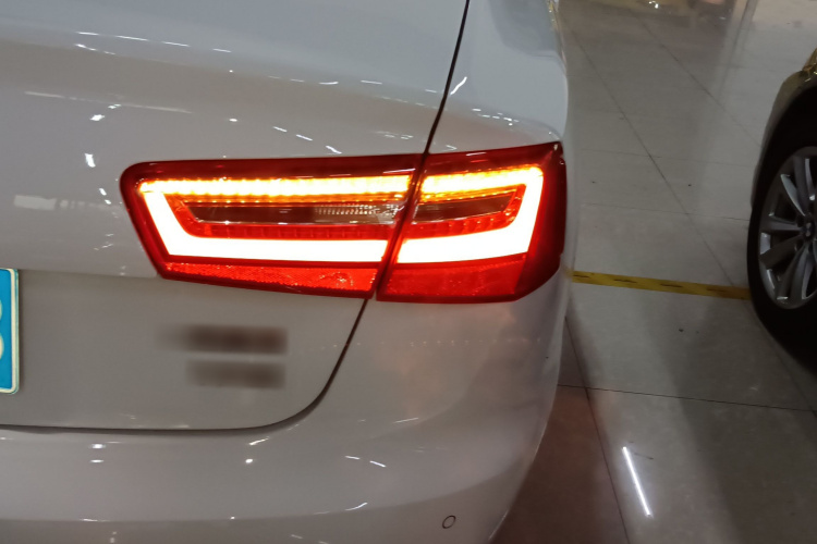 奥迪A6L 2015款 TFSI 百万纪念智领型车身外观9