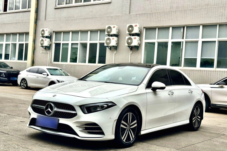 奔驰A级 2020款 A 200 L 运动轿车车身外观1