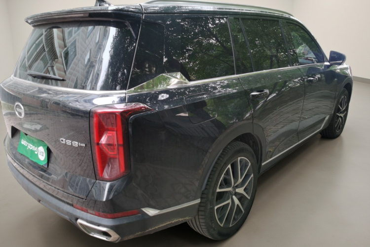 广汽传祺 传祺GS8 2022款 领航系列 2.0TGDI 四驱豪华智联版（七座）车身外观7