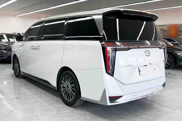 广汽传祺 传祺M8 2023款 宗师系列 400T 旗舰版车身外观6002