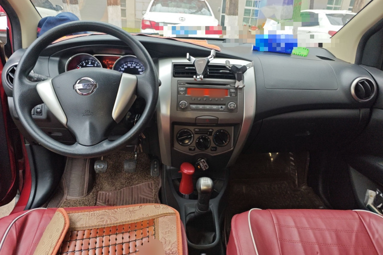 日产 骊威 2013款 劲锐 1.6XL 手动舒适版中控内饰12