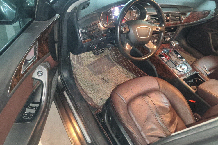 奥迪A6L 2015款 TFSI 百万纪念智领型中控内饰20