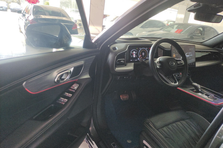 广汽传祺 传祺GS8 2022款 领航系列 2.0TGDI 两驱尊贵版（七座）中控内饰20