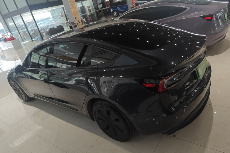 特斯拉 Model 3 2023款 后轮驱动版车身外观4