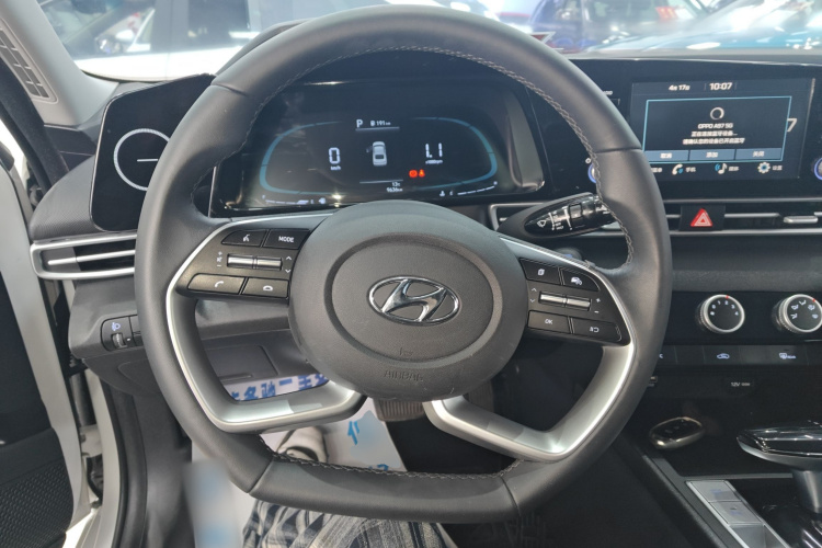 现代 伊兰特 2023款 1.5L CVT GLX精英版局部细节13