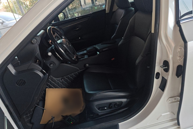 雷克萨斯ES 2021款 300h 卓越版局部细节19