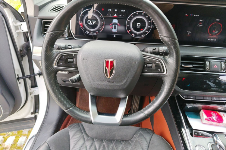 红旗HS5 2022款 改款 2.0T 智联旗享版中控内饰13