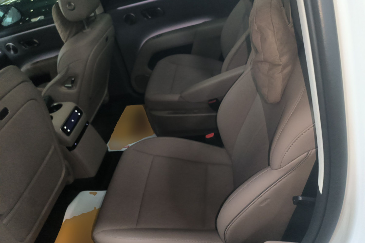 理想汽车 理想i8 2025款 标准版中控内饰21