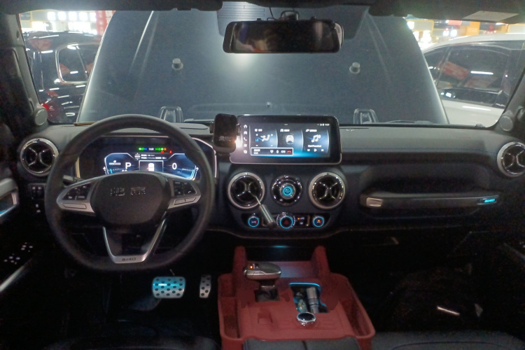 北京越野 北京BJ40 2024款 2.0D 刀锋英雄荣耀版中控内饰12