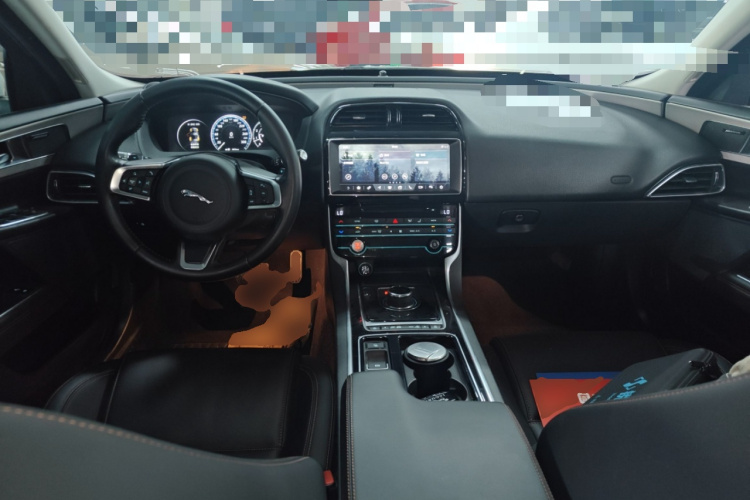 捷豹XEL 2018款 2.0T 200PS 尊享版中控内饰7002