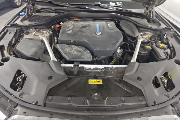 宝马5系新能源 2020款 530Le 豪华套装机舱底盘24