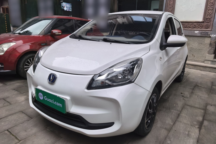 长安欧尚 奔奔E-Star 2021款 国民版 多彩款 磷酸铁锂（31.86kWh）车身外观1