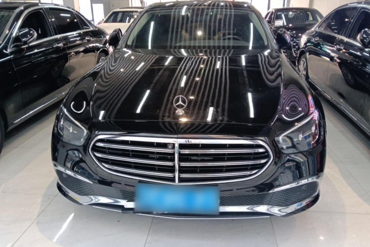 奔驰E级 2021款 改款 E 300 L 时尚型车身外观2