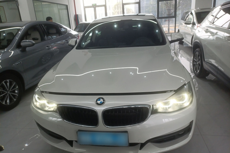 宝马3系GT 2019款 320i 时尚型车身外观2