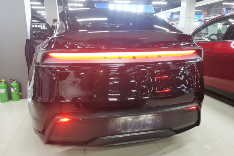 特斯拉 Model Y 2025款 后轮驱动版车身外观6001