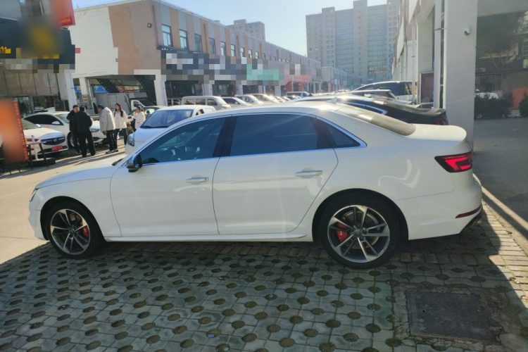 奥迪A4L 2019款 40 TFSI 进取型 国VI车身外观4