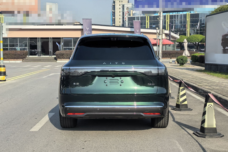 鸿蒙智行 问界M8 2025款 增程 Max+版 53.4kWh 6座版车身外观6005