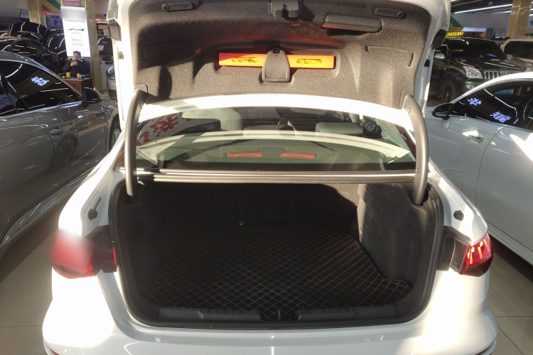 奥迪A3 2023款 改款 A3L Limousine 35 TFSI 时尚运动型机舱底盘23