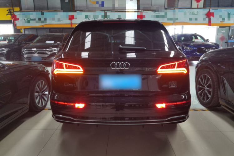 奥迪Q5L 2020款 45 TFSI 尊享运动型车身外观6