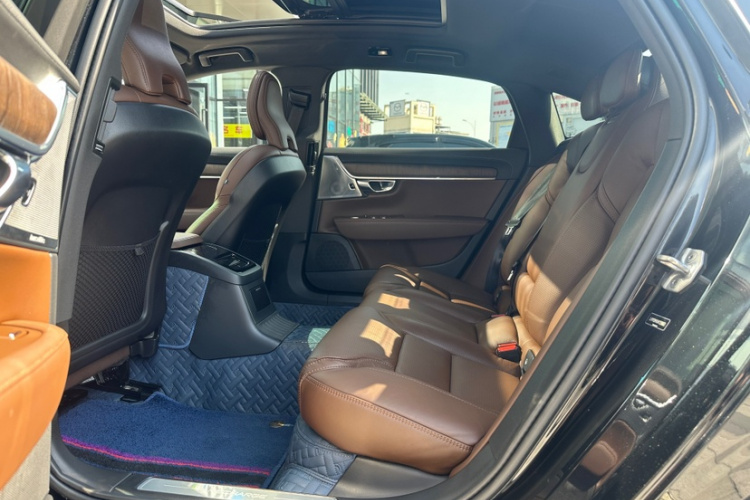 沃尔沃S90新能源 2022款 T8 E驱混动 智雅豪华版中控内饰7004