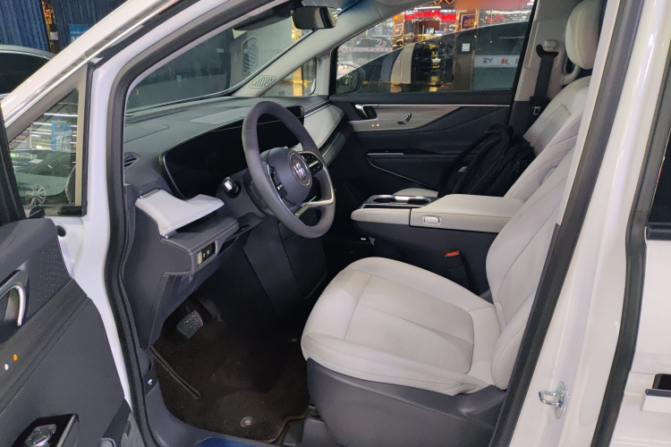 别克GL8 2025款 陆尊 尊享版中控内饰19