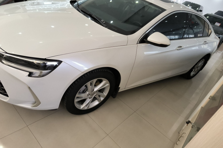 别克 君威 2024款 25T 超享版车身外观4