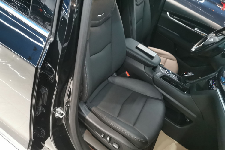 凯迪拉克XT6 2022款 2.0T 六座四驱豪华型局部细节41