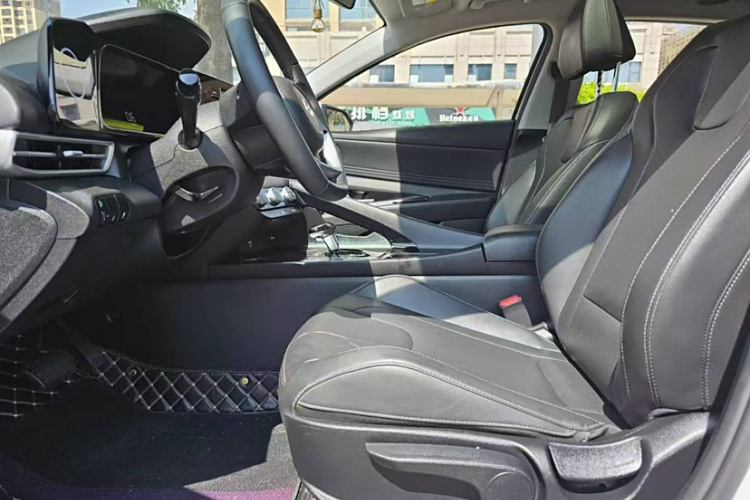 现代 伊兰特 2023款 1.5L CVT GLX精英版局部细节18