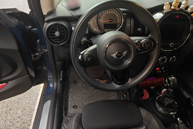 MINI 2016款 1.5T COOPER中控内饰13