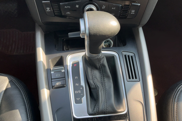 奥迪Q5 2016款 40 TFSI 进取型局部细节18