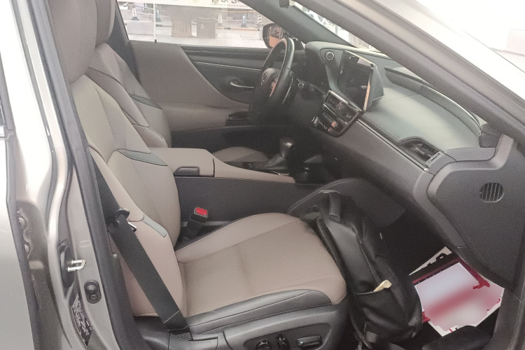 雷克萨斯ES 2022款 200 卓越版局部细节41