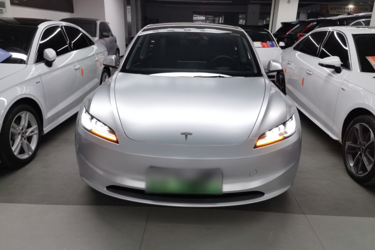 特斯拉 Model 3 2023款 后轮驱动版车身外观2