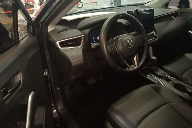 丰田 锋兰达 2024款 2.0L CVT精英版中控内饰7003