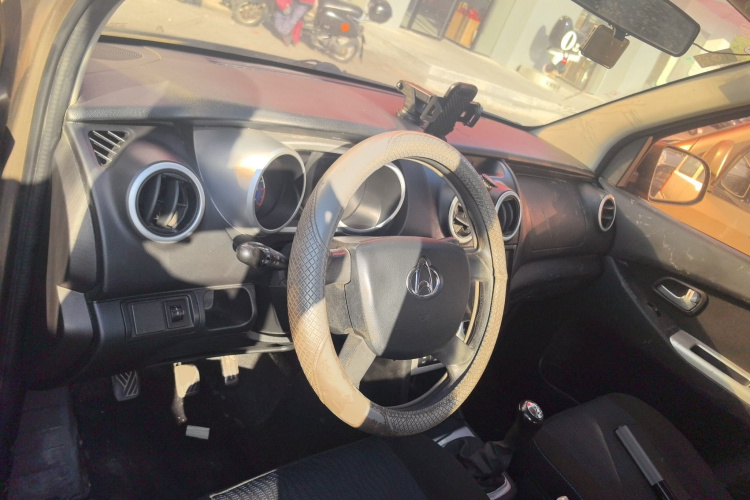 长安凯程 欧诺S 2014款 1.5L基本型中控内饰12