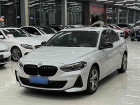 宝马1系 2022款 120i M运动曜夜版