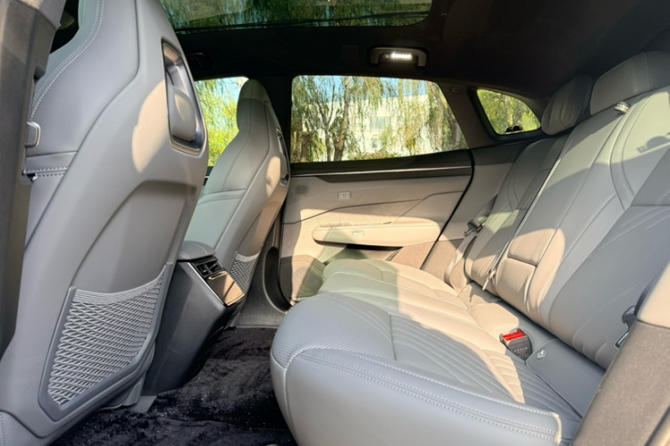 极氪001 2025款 WE版 100kWh 后驱中控内饰7007