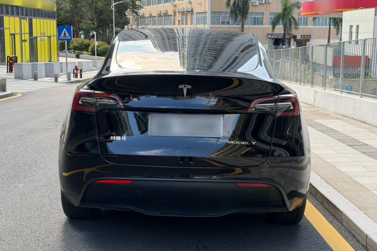 特斯拉 Model Y 2022款 后轮驱动版车身外观6007