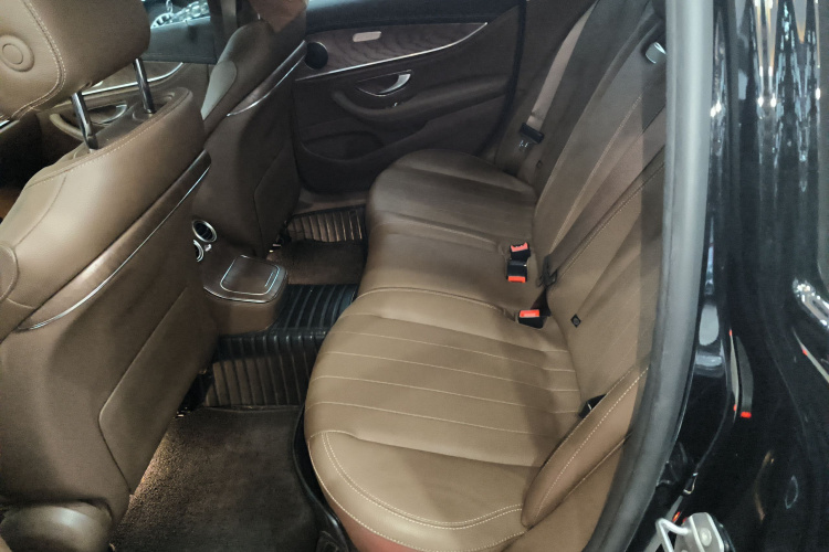 奔驰E级 2021款 改款 E 300 L 时尚型中控内饰21