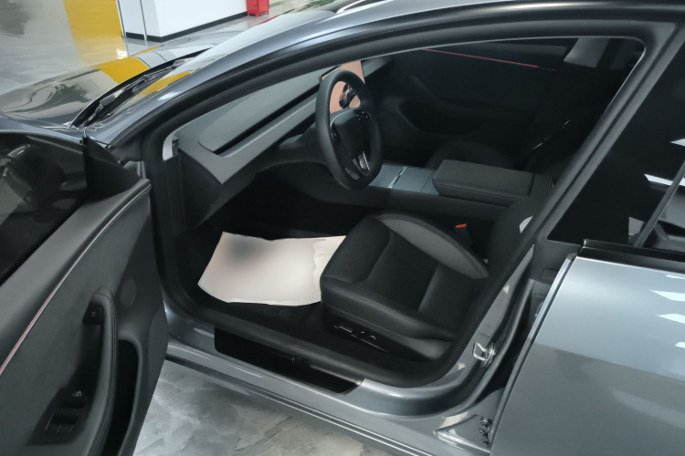 特斯拉 Model 3 2023款 长续航全轮驱动版中控内饰7003
