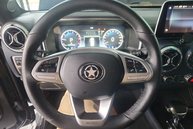 北京BJ40 2018款 PLUS 2.0T 自动四驱城市猎人版中控内饰13