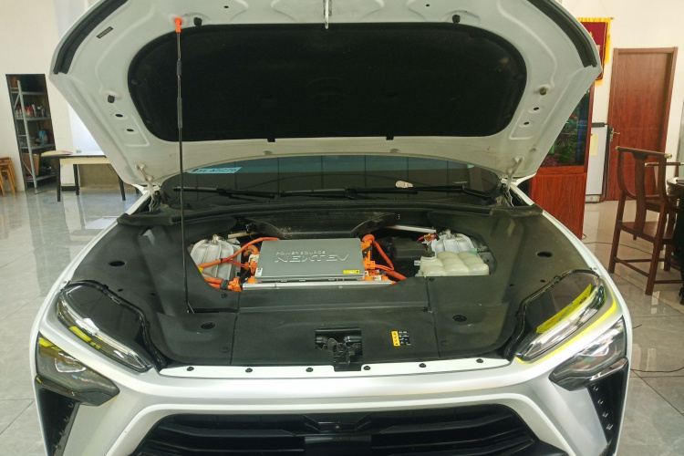 蔚来ES8 2020款 450KM 六座版机舱底盘24