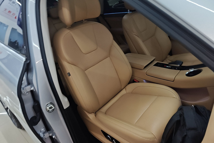 鸿蒙智行 问界M5 2022款 增程四驱性能版局部细节41